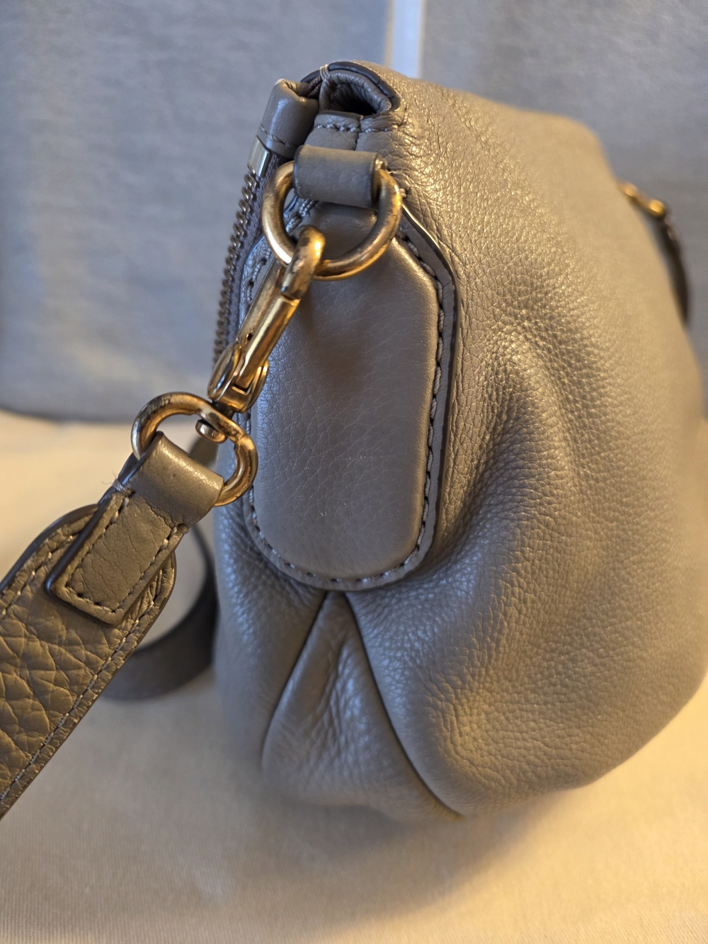 Nuts in a Basket Marc by Marc Jacobs Natasha Gray Pebbled Leather Crossbody Bag - Picture 5 of 9